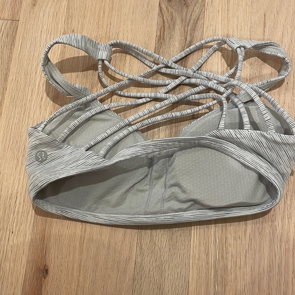 Lululemon Free To Be Bra Size 4 - Picture 1 of 4